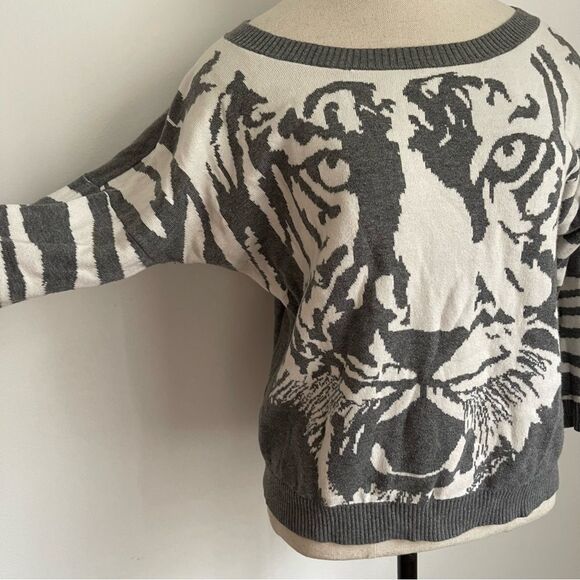 Express tiger grey sweater size Small🐯 - Picture 5 of 10